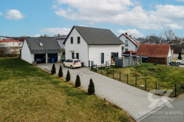 Neuwertiges Einfamilienhaus auf schönem Grund mit Doppelgarage und Einbauküche in Grafenwöhr, 92655 Grafenwöhr, Einfamilienhaus